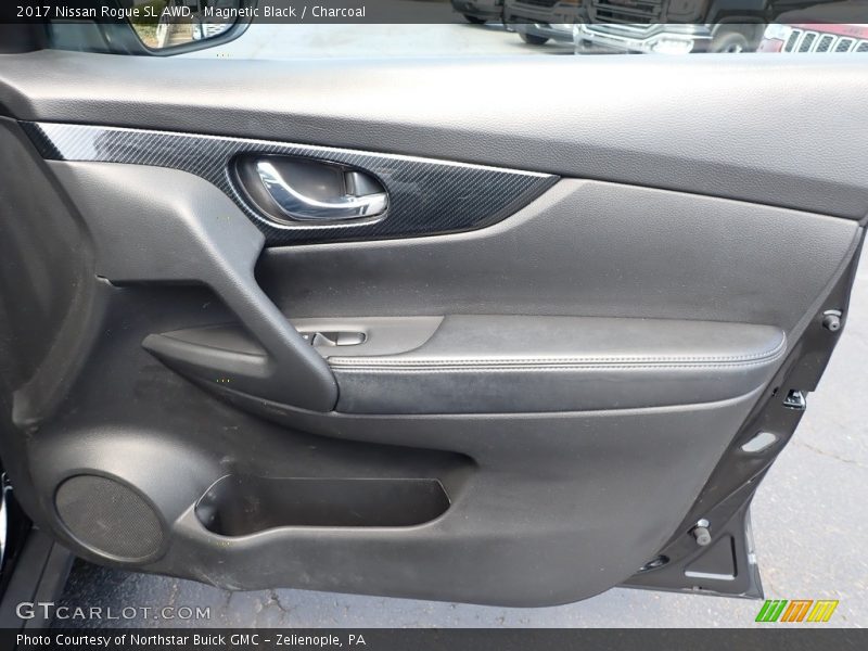 Magnetic Black / Charcoal 2017 Nissan Rogue SL AWD