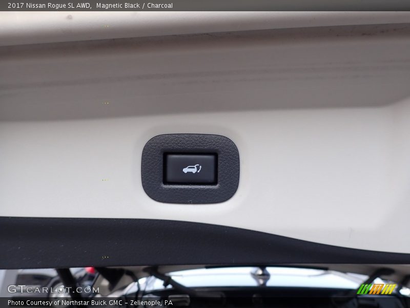 Magnetic Black / Charcoal 2017 Nissan Rogue SL AWD