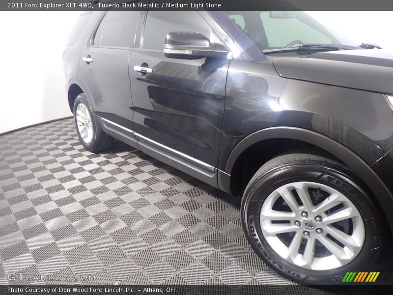 Tuxedo Black Metallic / Medium Light Stone 2011 Ford Explorer XLT 4WD