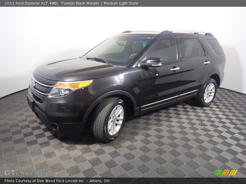 Tuxedo Black Metallic / Medium Light Stone 2011 Ford Explorer XLT 4WD
