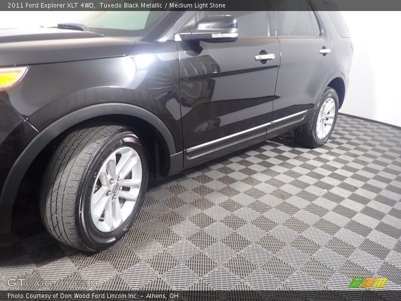 Tuxedo Black Metallic / Medium Light Stone 2011 Ford Explorer XLT 4WD