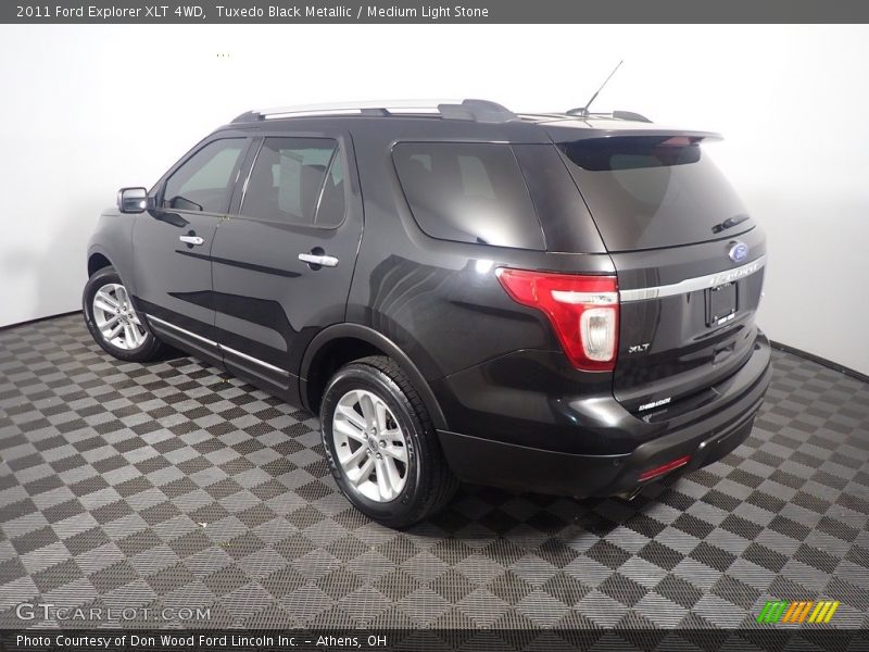 Tuxedo Black Metallic / Medium Light Stone 2011 Ford Explorer XLT 4WD