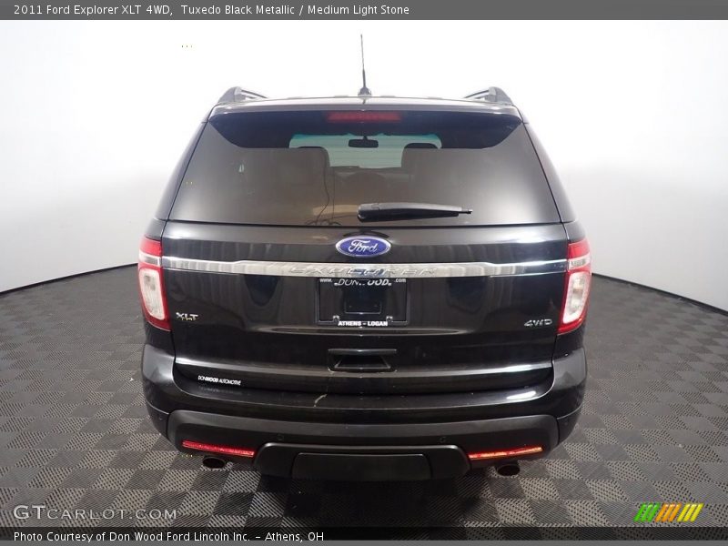 Tuxedo Black Metallic / Medium Light Stone 2011 Ford Explorer XLT 4WD