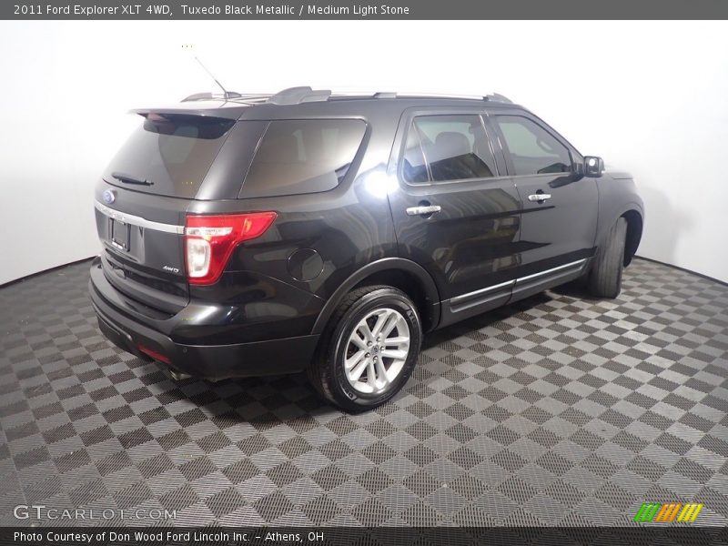 Tuxedo Black Metallic / Medium Light Stone 2011 Ford Explorer XLT 4WD