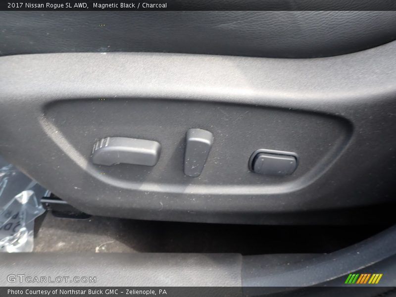 Magnetic Black / Charcoal 2017 Nissan Rogue SL AWD