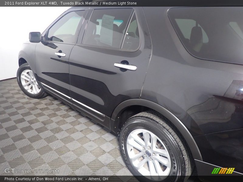 Tuxedo Black Metallic / Medium Light Stone 2011 Ford Explorer XLT 4WD
