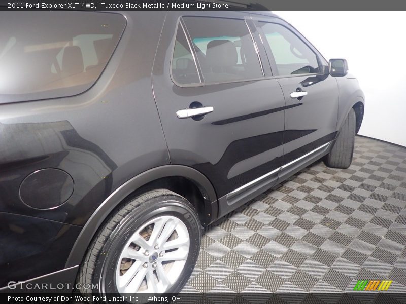 Tuxedo Black Metallic / Medium Light Stone 2011 Ford Explorer XLT 4WD