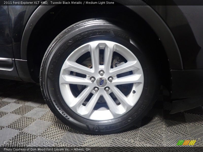 Tuxedo Black Metallic / Medium Light Stone 2011 Ford Explorer XLT 4WD