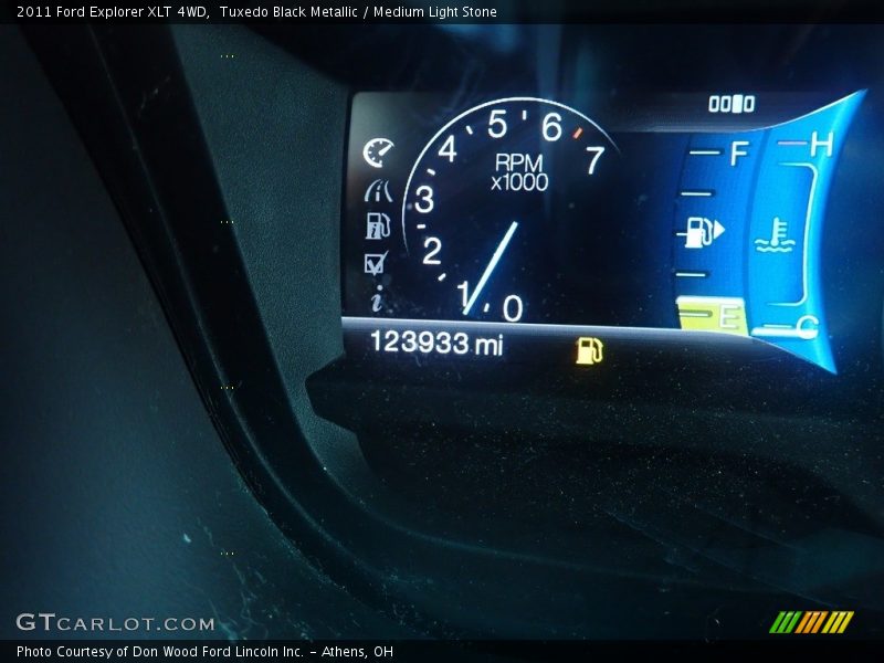 Tuxedo Black Metallic / Medium Light Stone 2011 Ford Explorer XLT 4WD