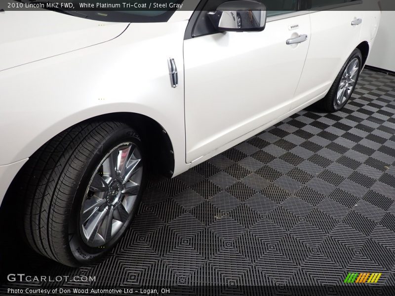 White Platinum Tri-Coat / Steel Gray 2010 Lincoln MKZ FWD