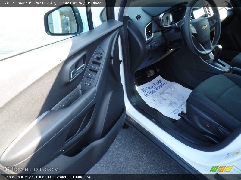 Summit White / Jet Black 2017 Chevrolet Trax LS AWD