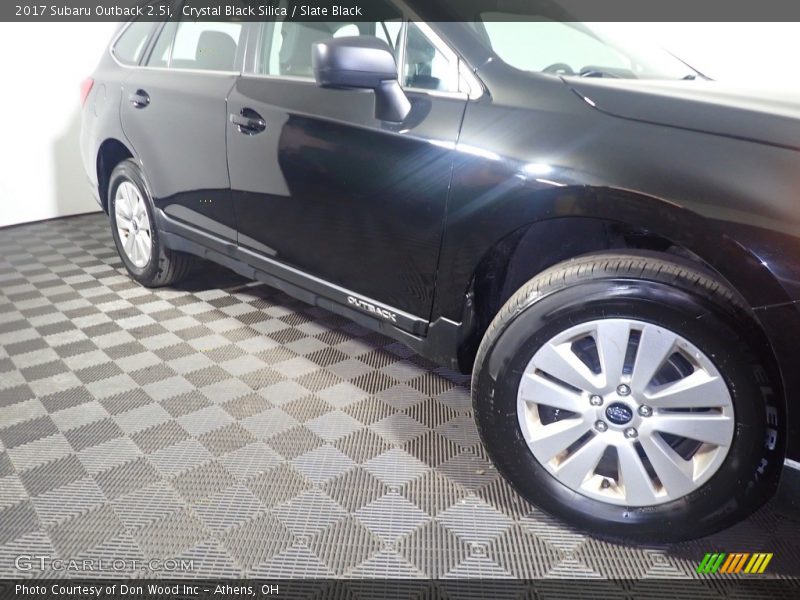 Crystal Black Silica / Slate Black 2017 Subaru Outback 2.5i