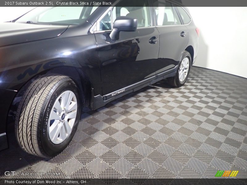 Crystal Black Silica / Slate Black 2017 Subaru Outback 2.5i