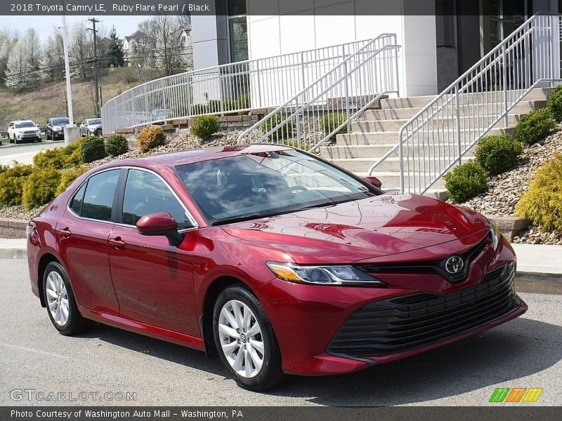 Ruby Flare Pearl / Black 2018 Toyota Camry LE