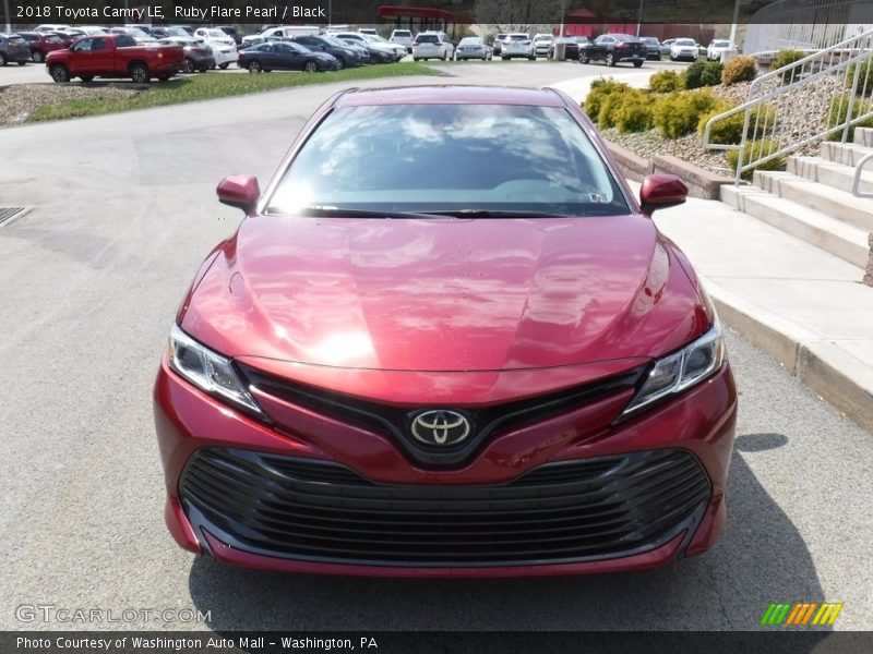Ruby Flare Pearl / Black 2018 Toyota Camry LE