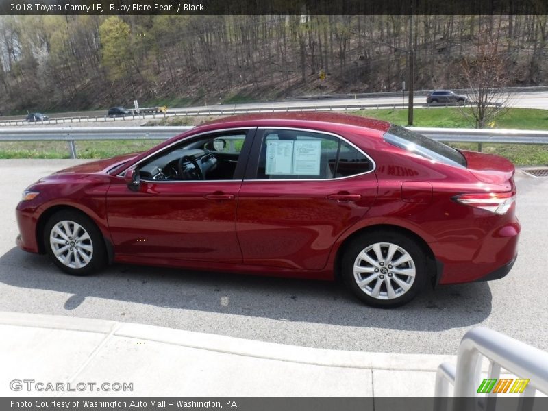 Ruby Flare Pearl / Black 2018 Toyota Camry LE