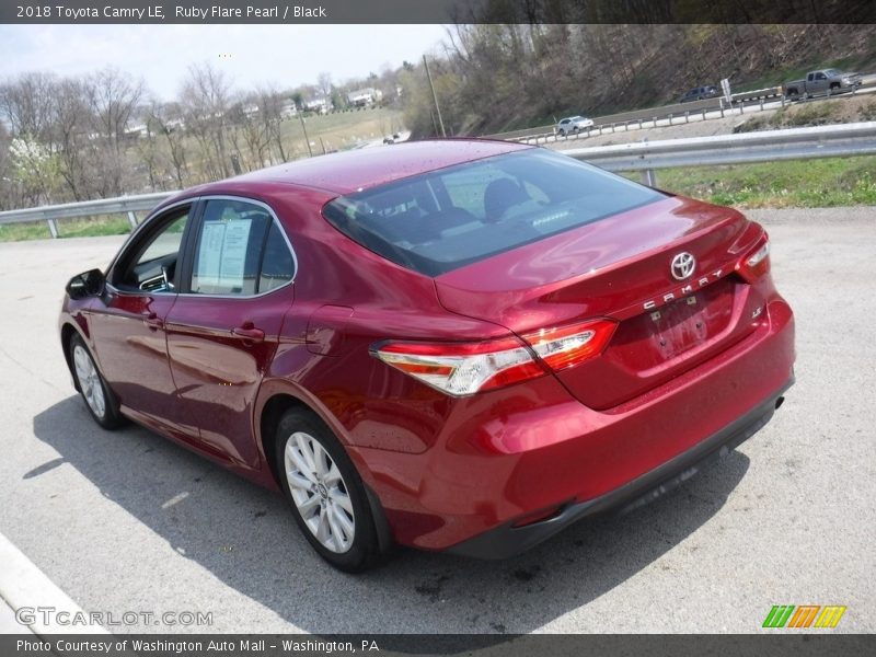 Ruby Flare Pearl / Black 2018 Toyota Camry LE