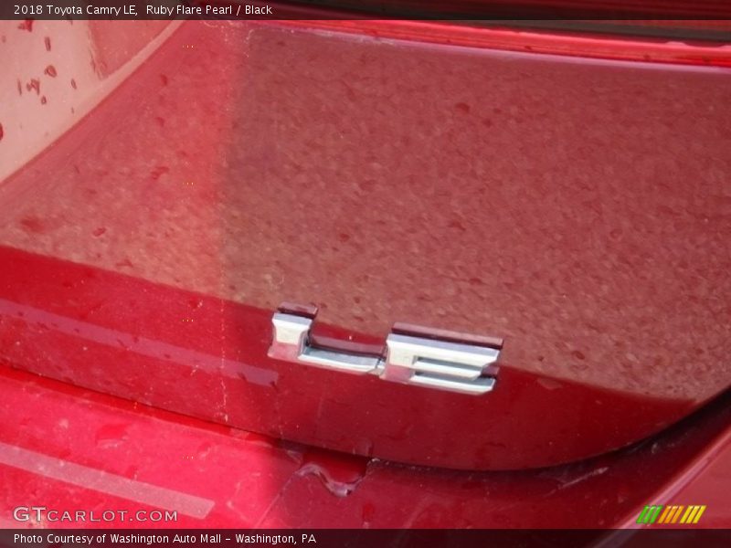 Ruby Flare Pearl / Black 2018 Toyota Camry LE