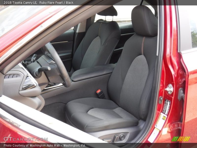 Ruby Flare Pearl / Black 2018 Toyota Camry LE