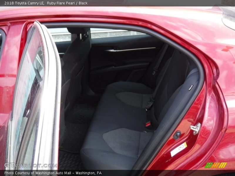 Ruby Flare Pearl / Black 2018 Toyota Camry LE