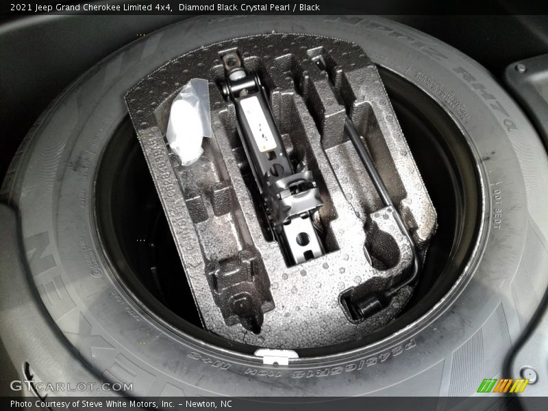 Diamond Black Crystal Pearl / Black 2021 Jeep Grand Cherokee Limited 4x4
