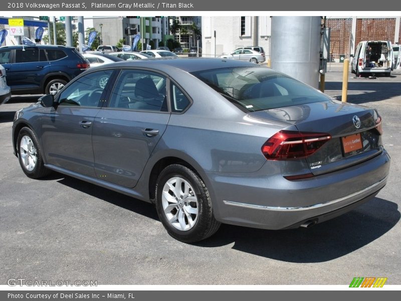Platinum Gray Metallic / Titan Black 2018 Volkswagen Passat S
