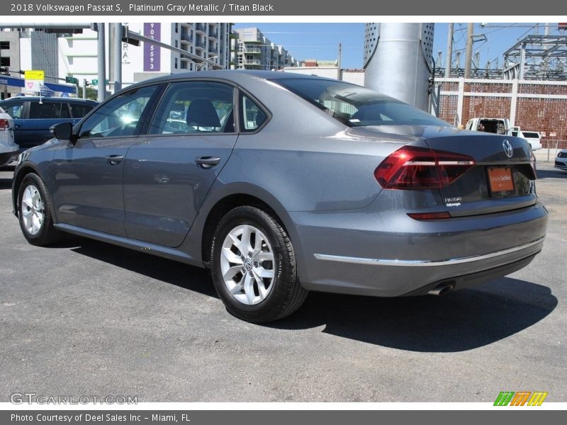 Platinum Gray Metallic / Titan Black 2018 Volkswagen Passat S