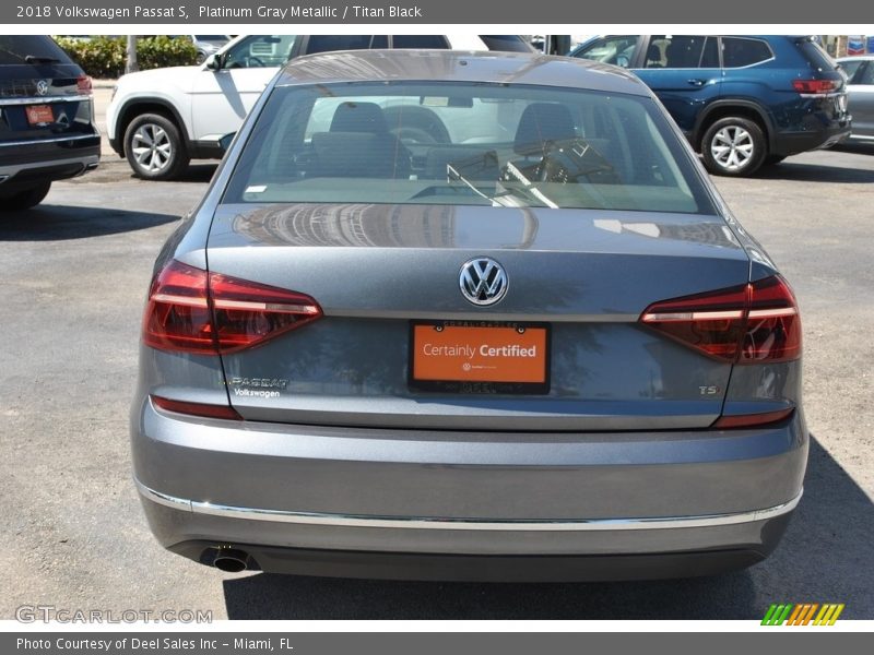 Platinum Gray Metallic / Titan Black 2018 Volkswagen Passat S