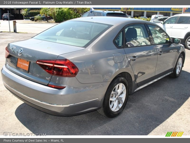 Platinum Gray Metallic / Titan Black 2018 Volkswagen Passat S