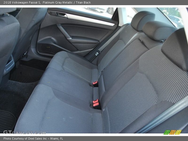 Platinum Gray Metallic / Titan Black 2018 Volkswagen Passat S