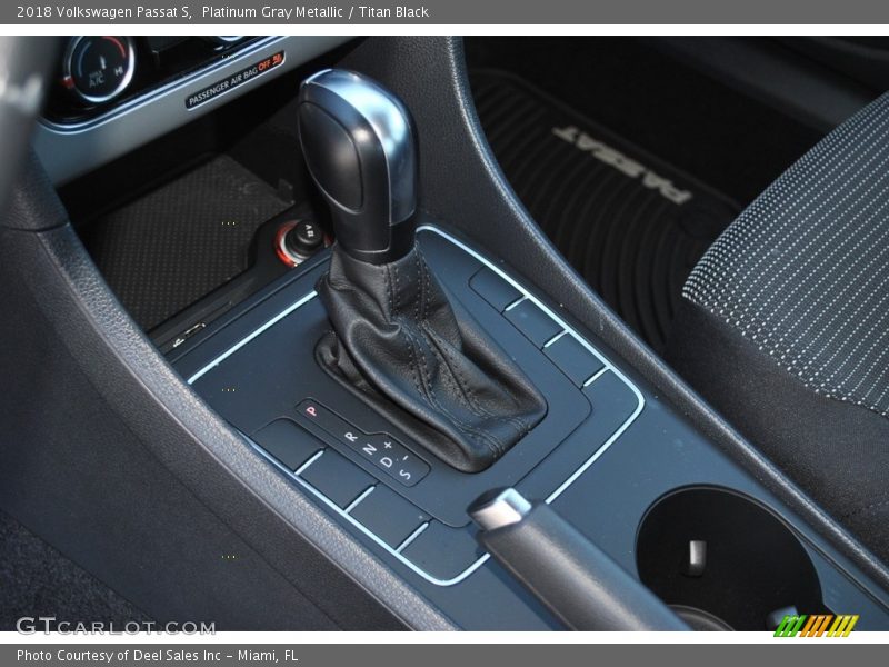 Platinum Gray Metallic / Titan Black 2018 Volkswagen Passat S