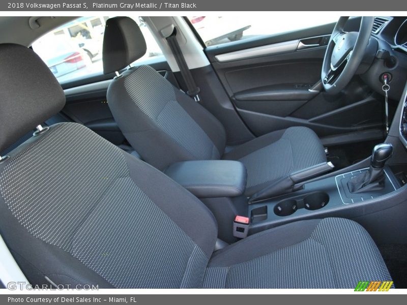 Platinum Gray Metallic / Titan Black 2018 Volkswagen Passat S
