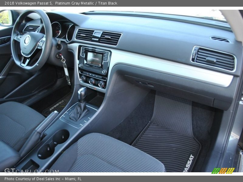 Platinum Gray Metallic / Titan Black 2018 Volkswagen Passat S
