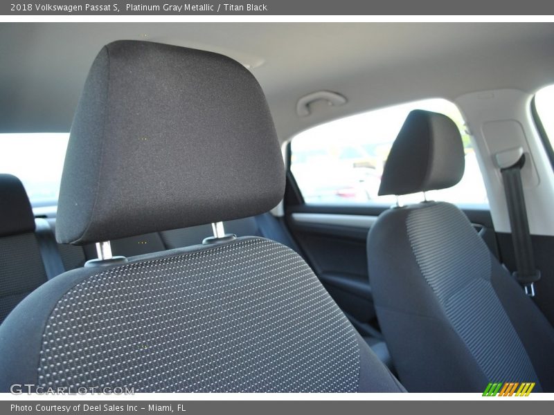 Platinum Gray Metallic / Titan Black 2018 Volkswagen Passat S