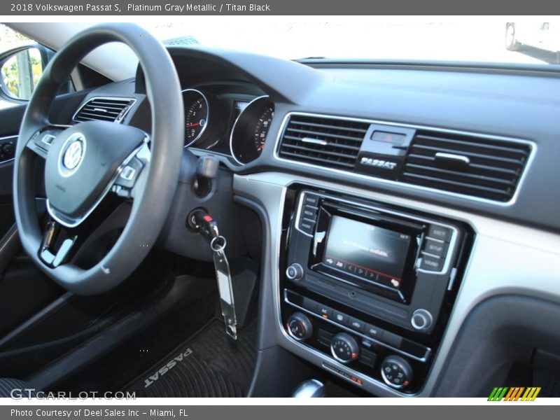 Platinum Gray Metallic / Titan Black 2018 Volkswagen Passat S
