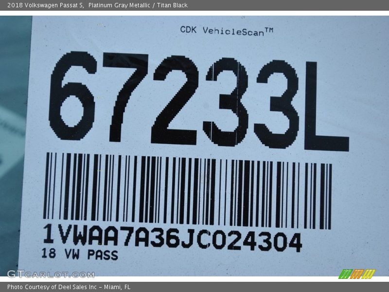 Platinum Gray Metallic / Titan Black 2018 Volkswagen Passat S