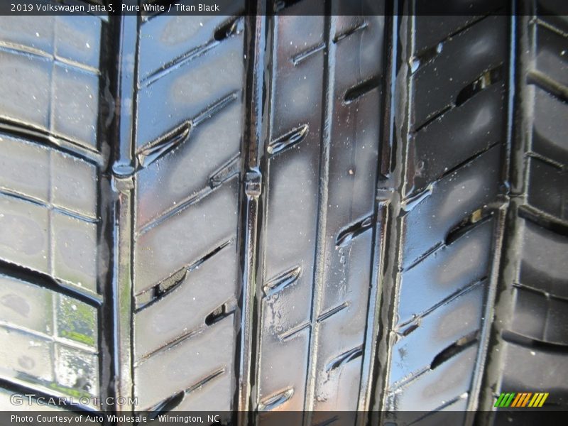 Pure White / Titan Black 2019 Volkswagen Jetta S