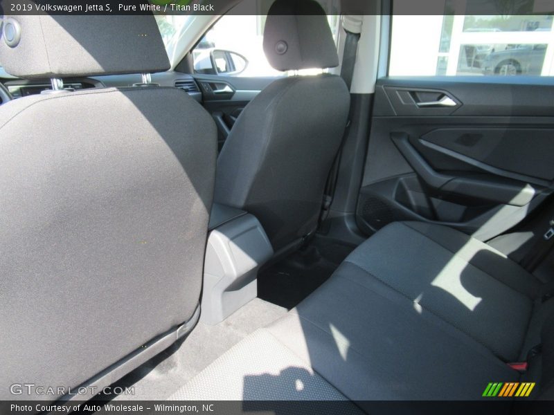 Pure White / Titan Black 2019 Volkswagen Jetta S