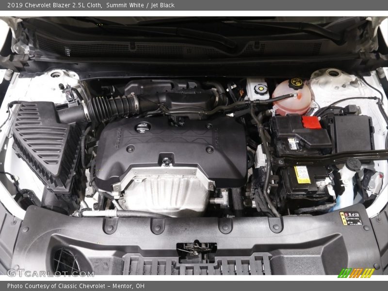 Summit White / Jet Black 2019 Chevrolet Blazer 2.5L Cloth