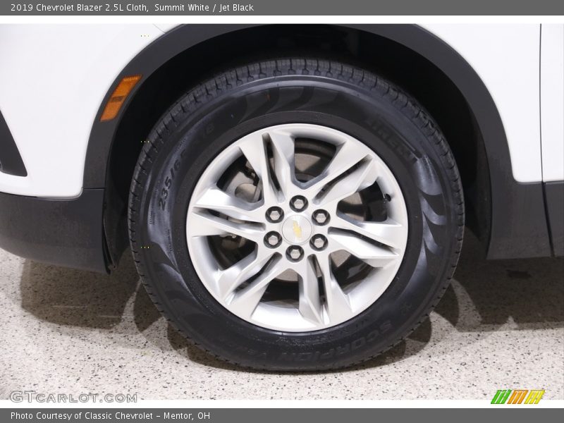 Summit White / Jet Black 2019 Chevrolet Blazer 2.5L Cloth