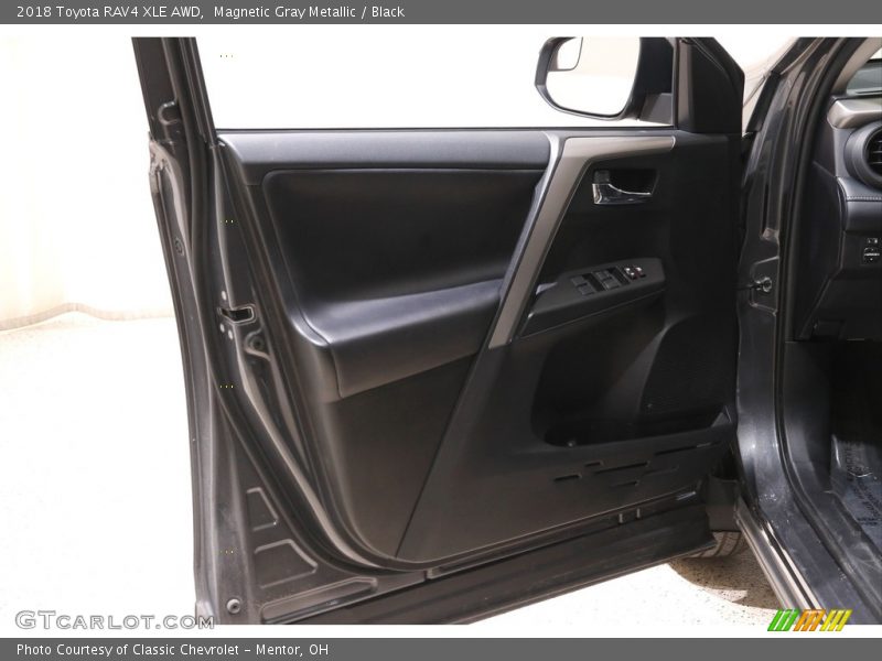 Magnetic Gray Metallic / Black 2018 Toyota RAV4 XLE AWD