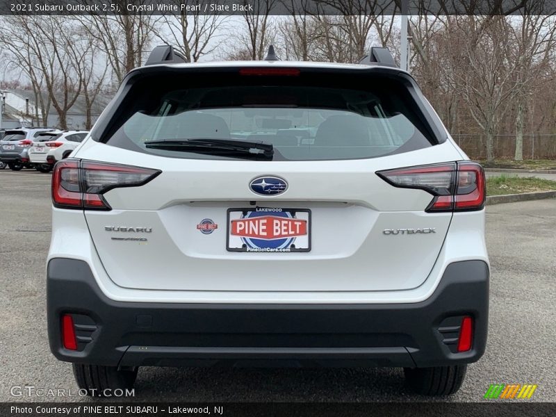 Crystal White Pearl / Slate Black 2021 Subaru Outback 2.5i