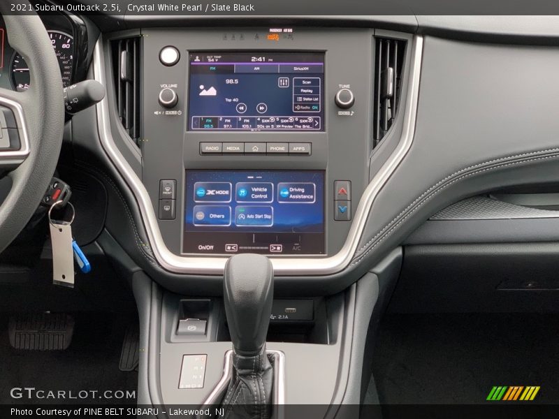 Crystal White Pearl / Slate Black 2021 Subaru Outback 2.5i