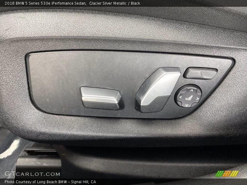 Glacier Silver Metallic / Black 2018 BMW 5 Series 530e iPerfomance Sedan
