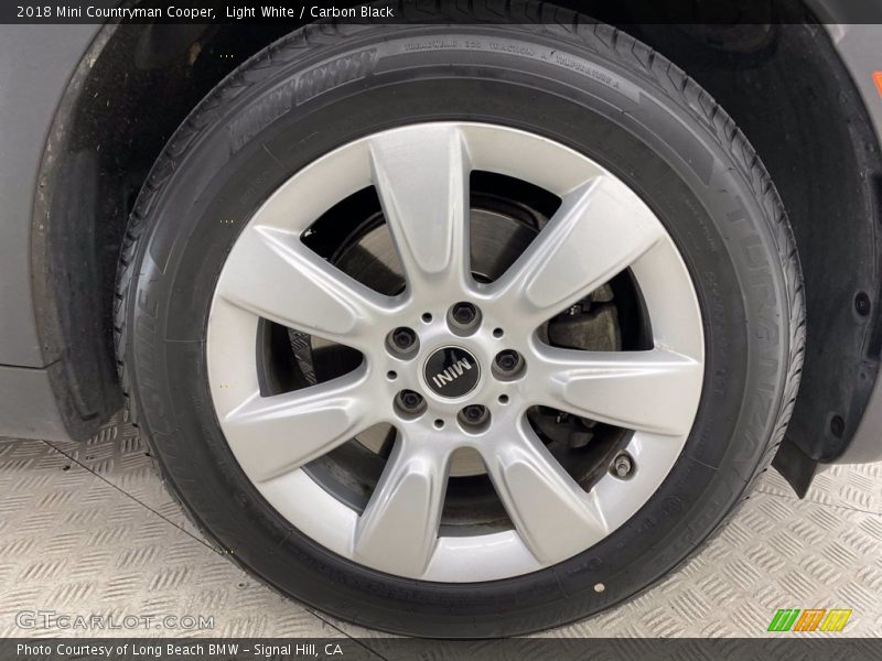 Light White / Carbon Black 2018 Mini Countryman Cooper