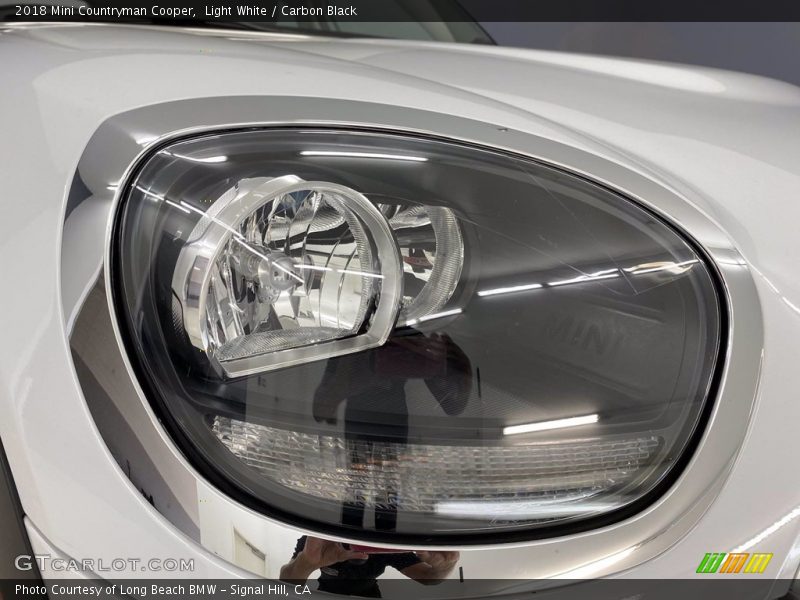 Light White / Carbon Black 2018 Mini Countryman Cooper