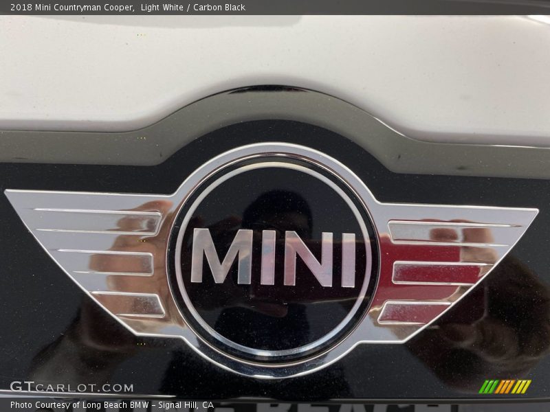 Light White / Carbon Black 2018 Mini Countryman Cooper