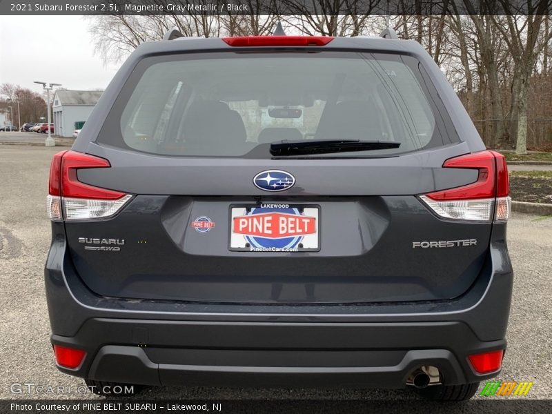 Magnetite Gray Metallic / Black 2021 Subaru Forester 2.5i