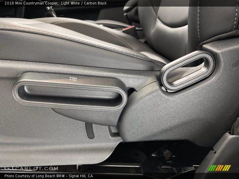 Light White / Carbon Black 2018 Mini Countryman Cooper