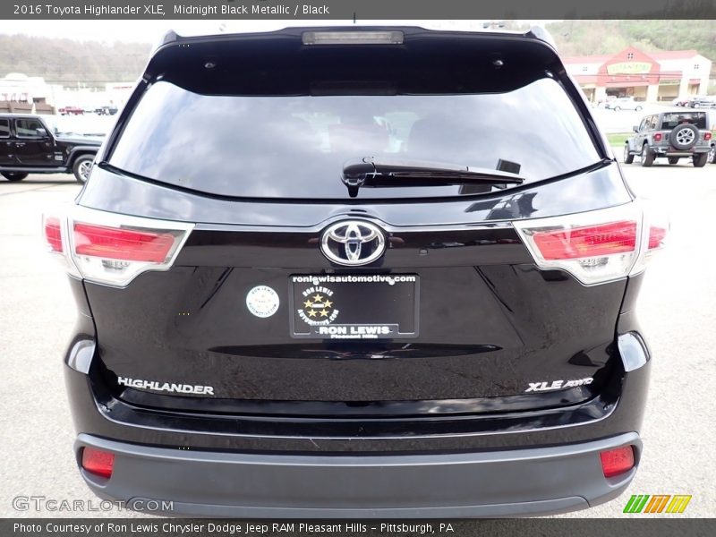 Midnight Black Metallic / Black 2016 Toyota Highlander XLE